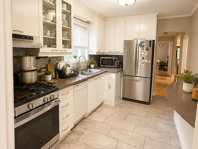 57 Midland Ave #MAIN UPPER — Photo 7