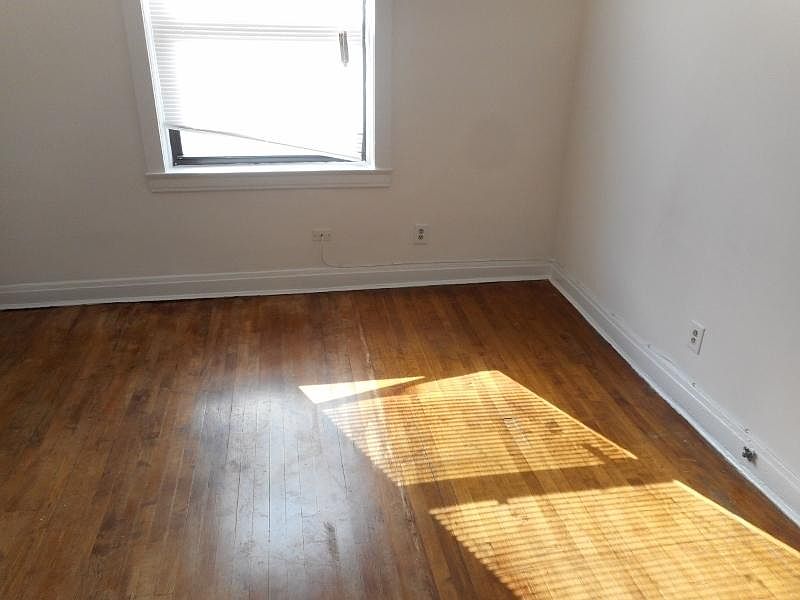 2nd image of 3724 N Sheffield Ave #2