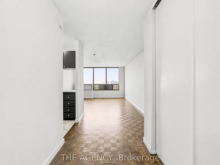 2360 Dundas St W #1613B — Photo 6