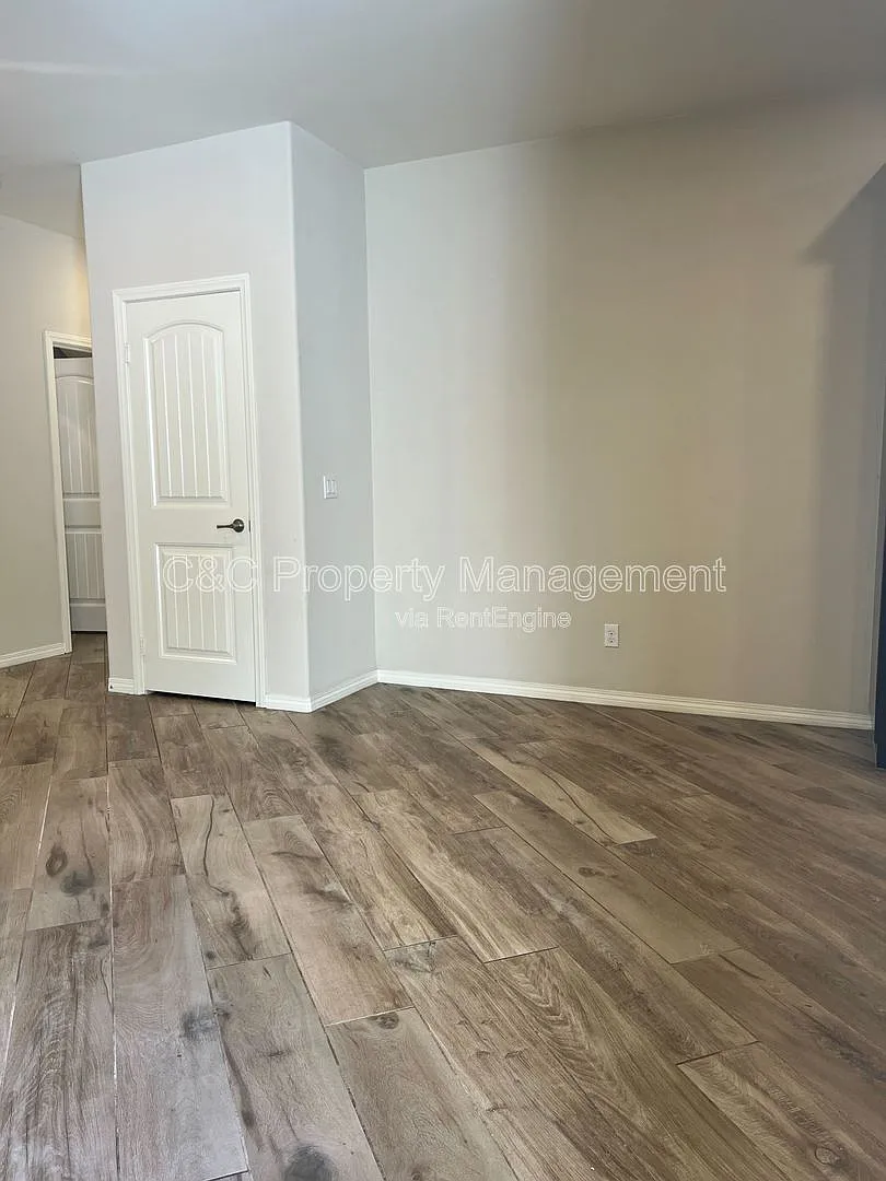 3 bed, 2.5 bath, 1498 sqft, $3,450 — Photo 4