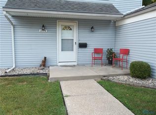 3794 Lakepointe Dr, Northwood, OH 43619