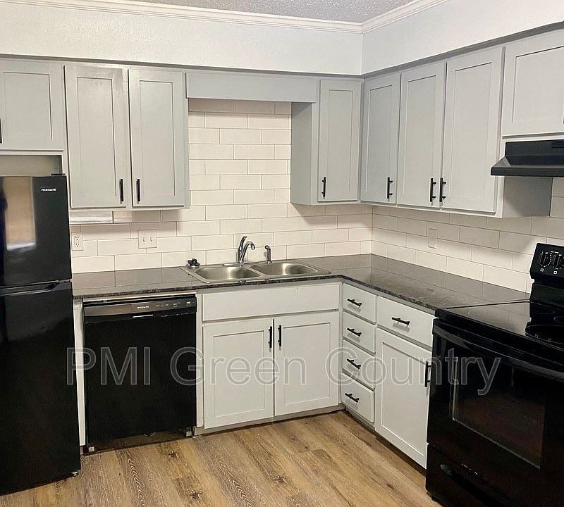 1st image of 821 Park St