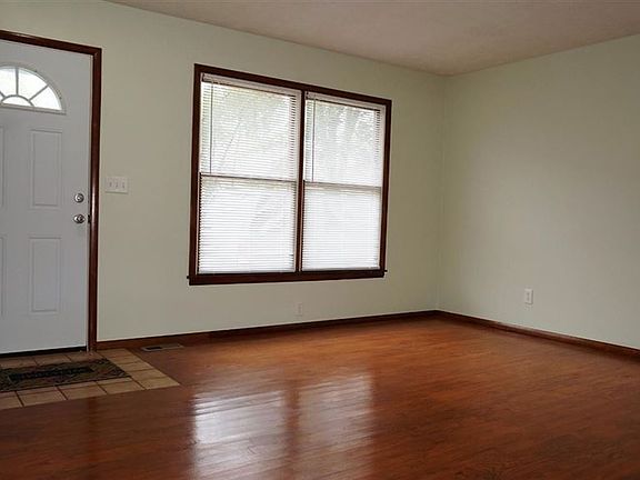 3rd image of 651 Woodlawn Ave