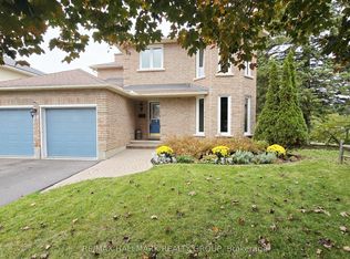 40 Huntsman Cres, Ottawa, ON K2M 1C4