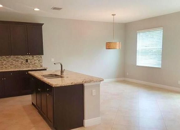 3rd image of 4519 Cadiz Cir