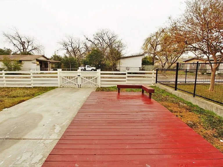 Alice Fay Ave — Photo 2
