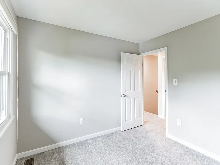 5335 Lake Cove Ct — Photo 24