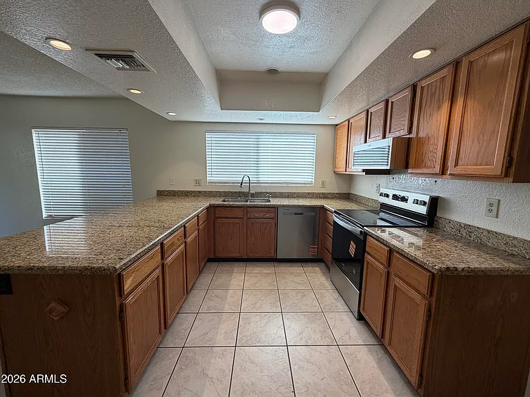 7309 W Canterbury Dr — Photo 4