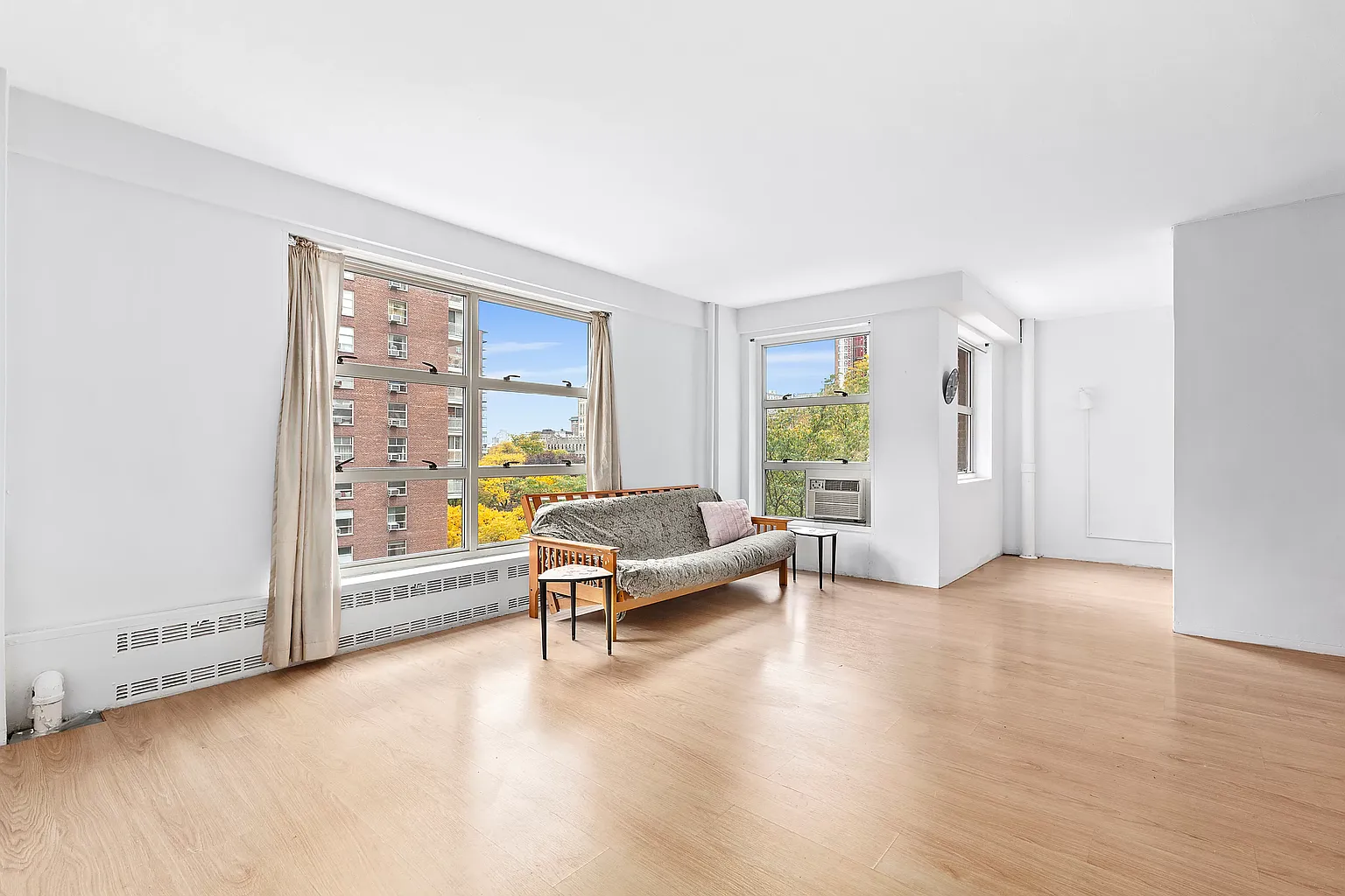 100 La Salle St APT 8E photo 1