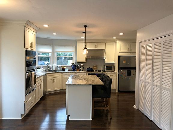 2nd image of 701 Virginia Ave