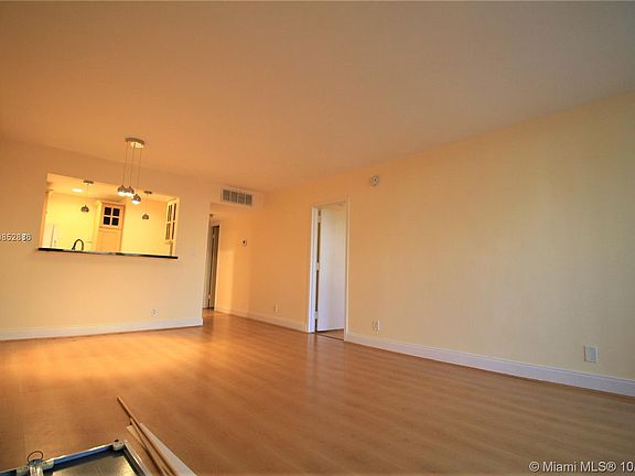 4th image of 2935 NE 163rd St APT 5F