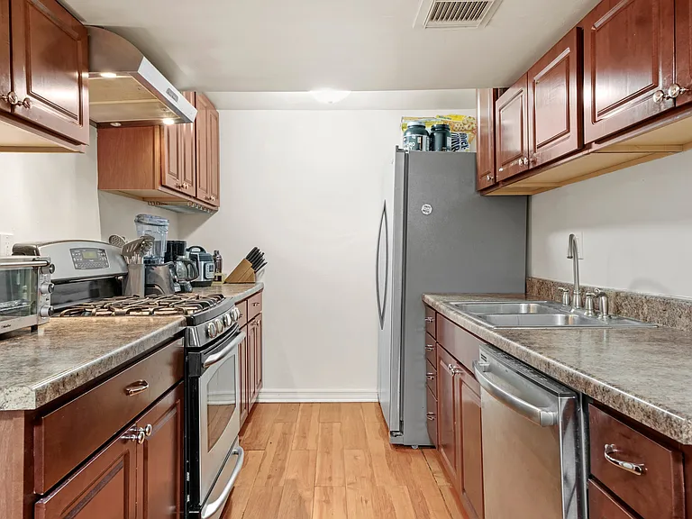 2133 N Sheffield Ave #1A — Photo 8