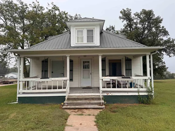 112 N Center St, Clay Center, NE 68933