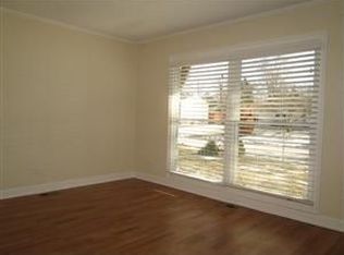 742 Southwind Dr, Carpentersvle, IL 60110