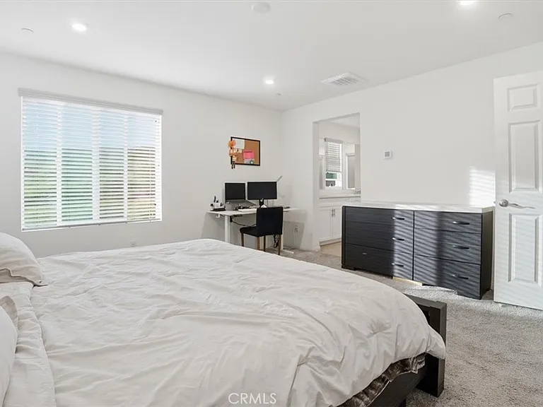 556 Enzo St — Photo 24