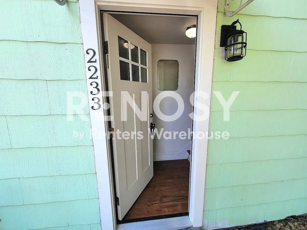 One block from the beach! — Photo 3