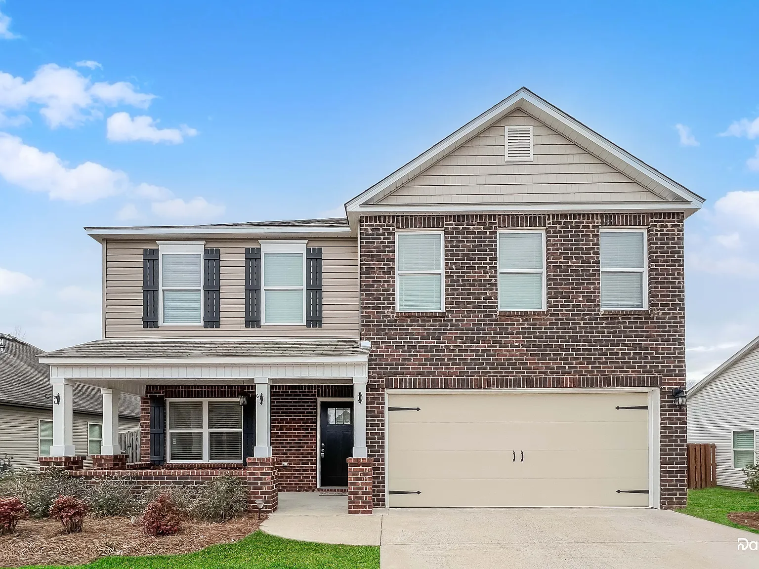 3 bed, 2.5 bath, 2400 sqft, $2,385 — Photo 1