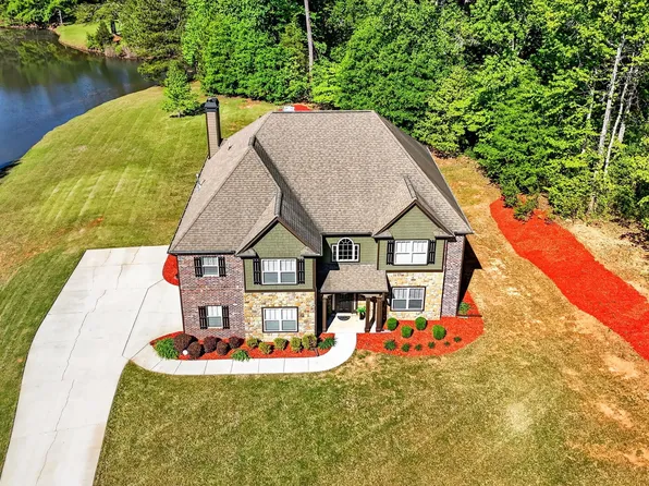 3 Westwood Lake Dr, Newnan, GA 30263