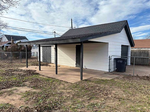 3rd image of 1709 E Cypress Ave