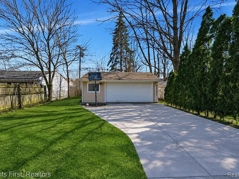 24047 Stanford St — Photo 3