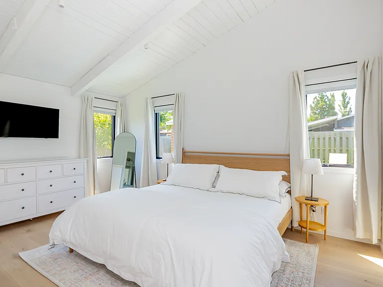 147 Soundview Dr — Photo 8