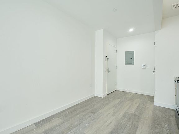 4th image of 1462 Southern Blvd #6B
