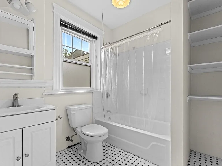 35 Queensberry St #22 — Photo 11