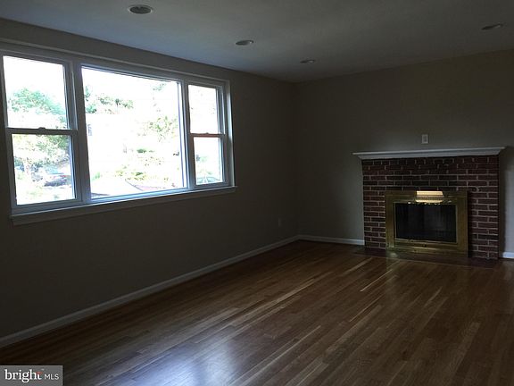 5th image of 2903 School St