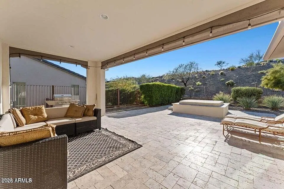 2 bed, 2.0 bath, 1976 sqft, $3,000 — Photo 4