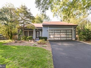 408 Queens Row St, Herndon, VA 20170