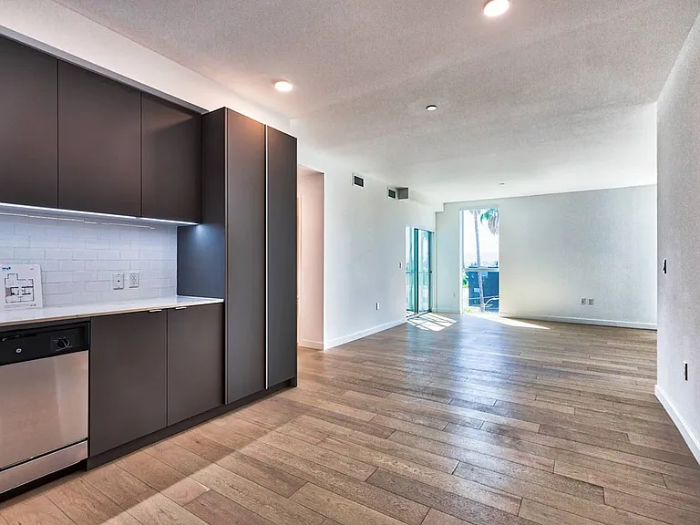1048 Manzanita — Photo 20