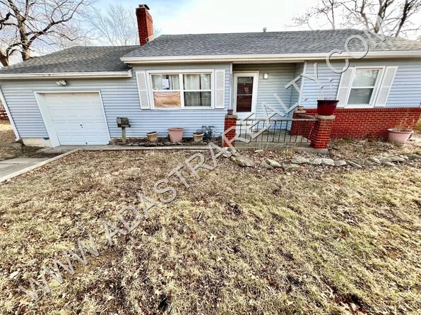 8009 Spring Valley Rd, Raytown, MO 64138