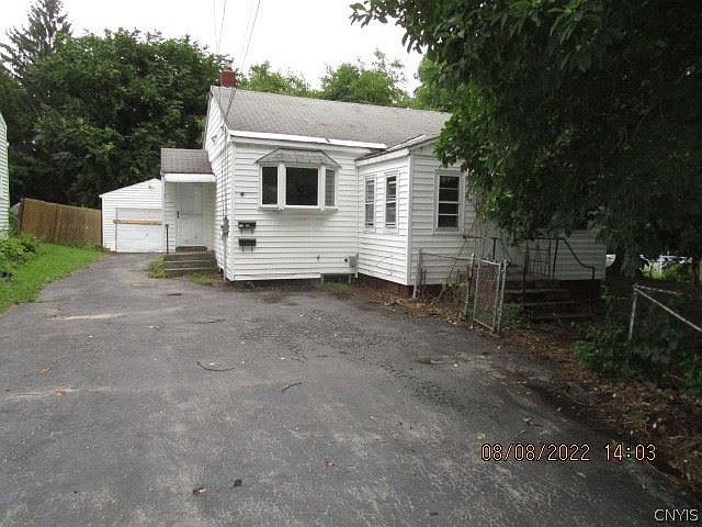 1st image of 121 Norwood Ave E