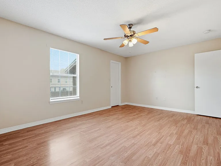 1807 Whispering Oaks Ln — Photo 22