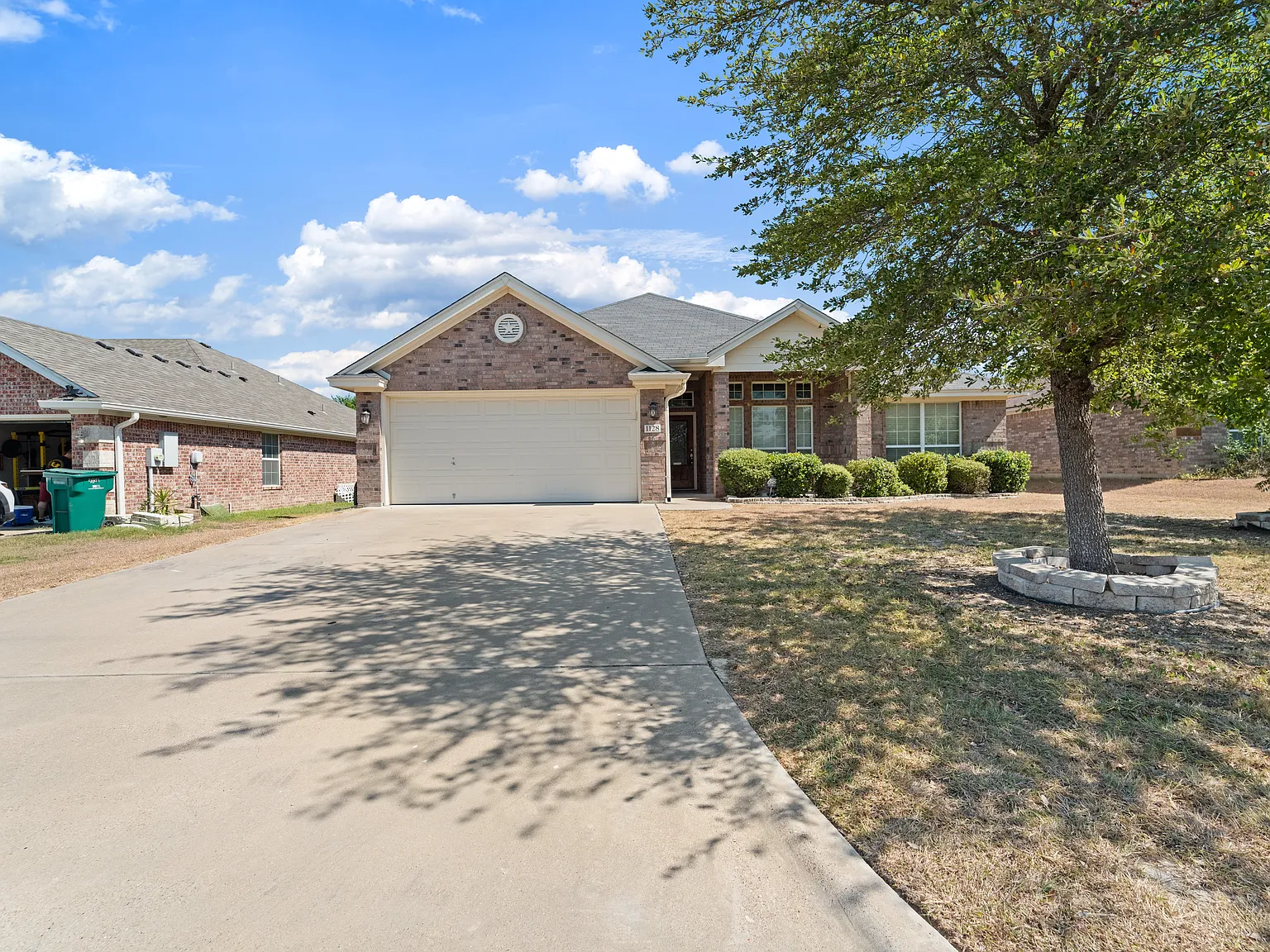 4 bed, 2030 sqft, $2,000 — Photo 1