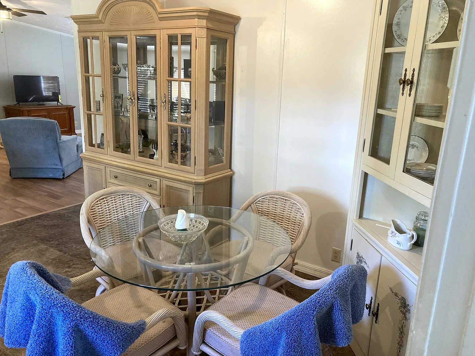 3 bed, 2.0 bath, 1352 sqft, $1,900 — Photo 4