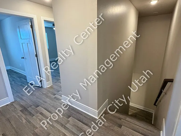 2854 W Meadow St — Photo 9