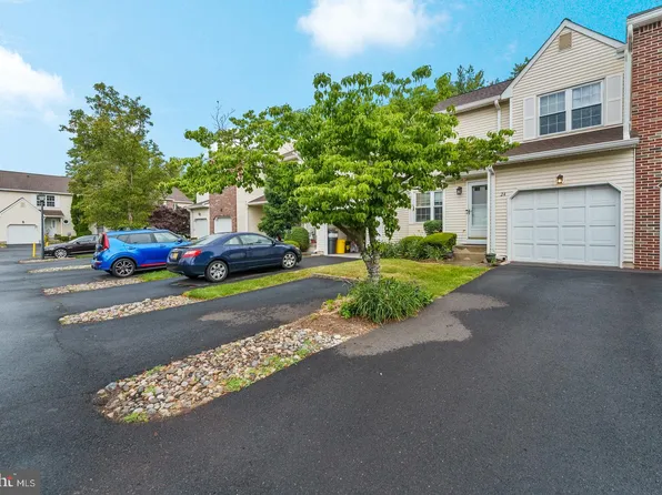 24 Revere Ct, Ewing, NJ 08628