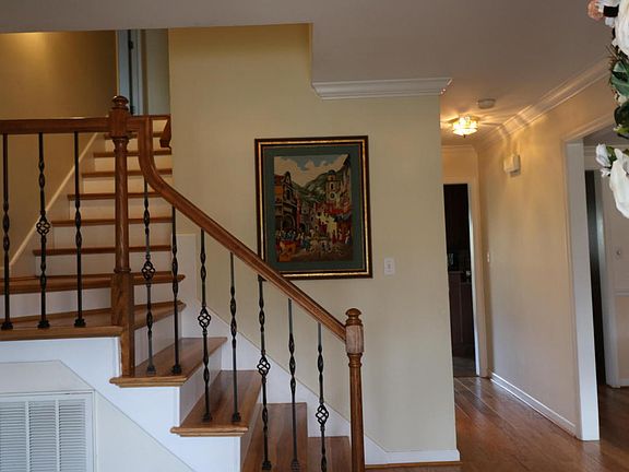 5th image of 9936 Delle Meade Dr
