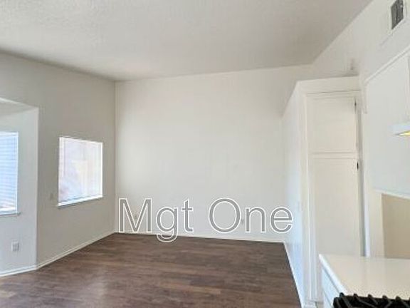 4th image of 25833 Dracaea Ave