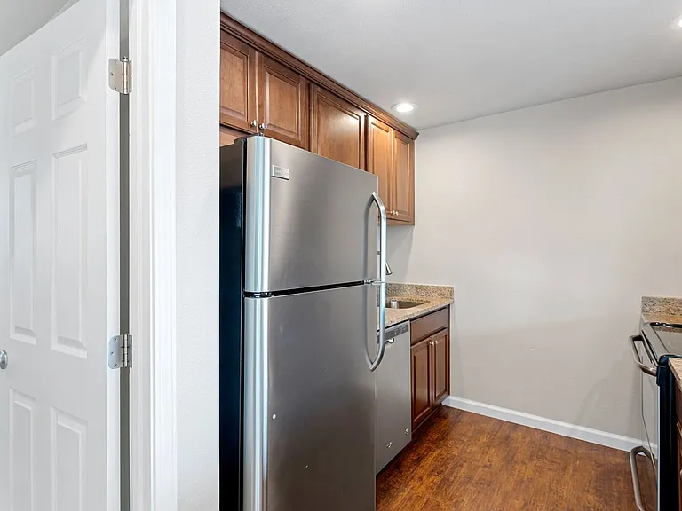 Bayshore Vista Apartments — Photo 8