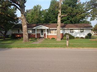 301 S Broadway St, Sesser, IL 62884