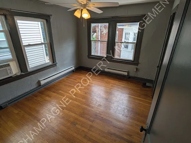 1123-1125 W 40th St — Photo 14