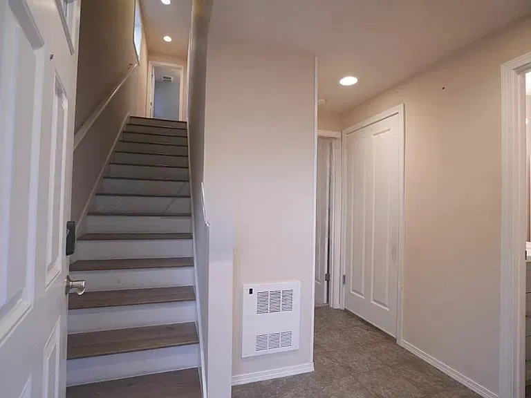 3 bed, 2.5 bath, 1390 sqft, $2,100 — Photo 3