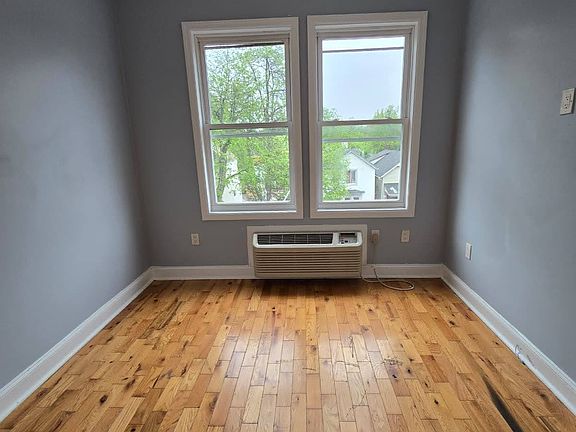 5th image of 63 Linden Ave #12