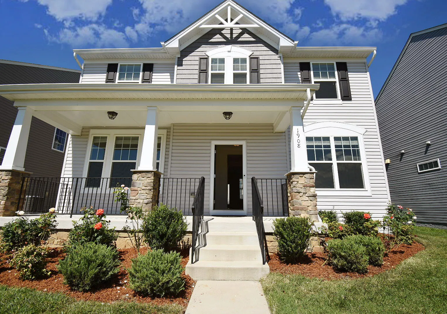4 bed, 3.5 bath, 2476 sqft, $3,500 — Photo 2