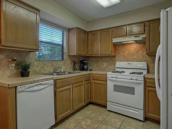 A gas range and oven make cooking for two (or more) easy and fun!