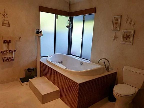Master Jacuzzi Tub
