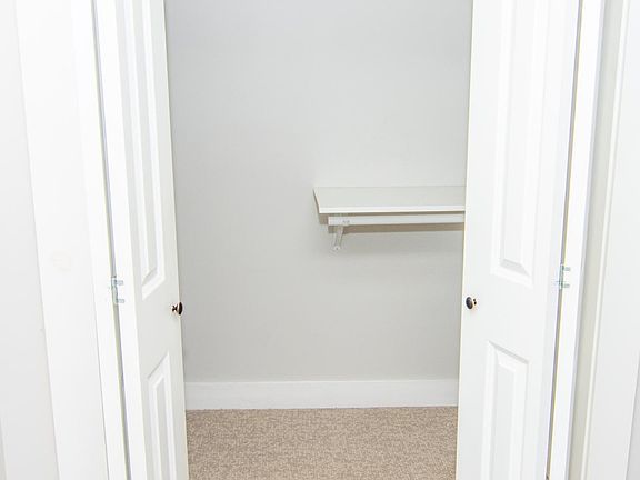 4th image of 454 Hickory Hill Rd