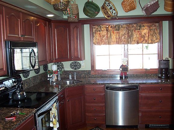 3rd image of 1129 Bernard Dr